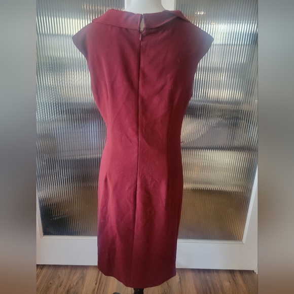 Le Château Dress - Picture 2 of 3